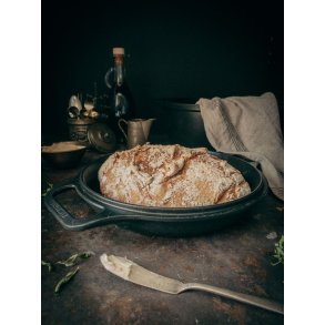 VICTORIA 5,7 Ltr. Dutch oven, and bread, seasoned