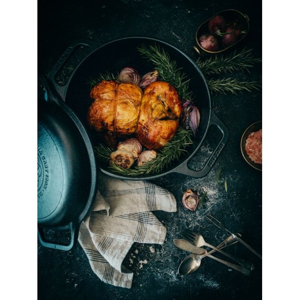 VICTORIA 5,7 Ltr. Dutch oven, and bread, seasoned