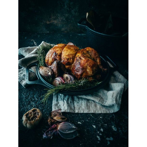 VICTORIA 5,7 Ltr. Dutch oven, and bread, seasoned